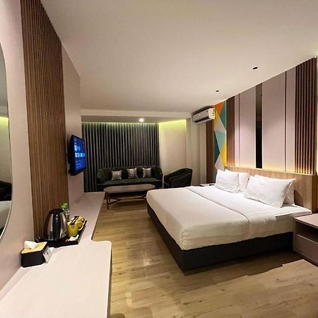 Alexander Hotel Tegal Εξωτερικό φωτογραφία