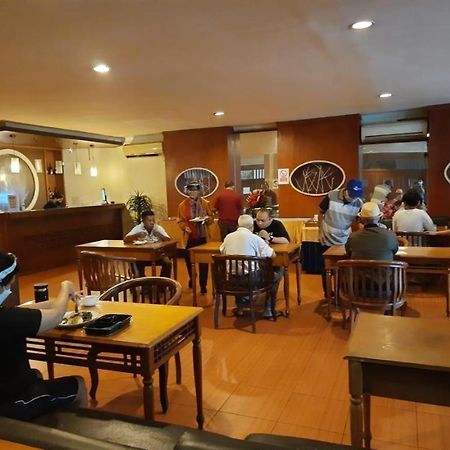 Alexander Hotel Tegal Εξωτερικό φωτογραφία