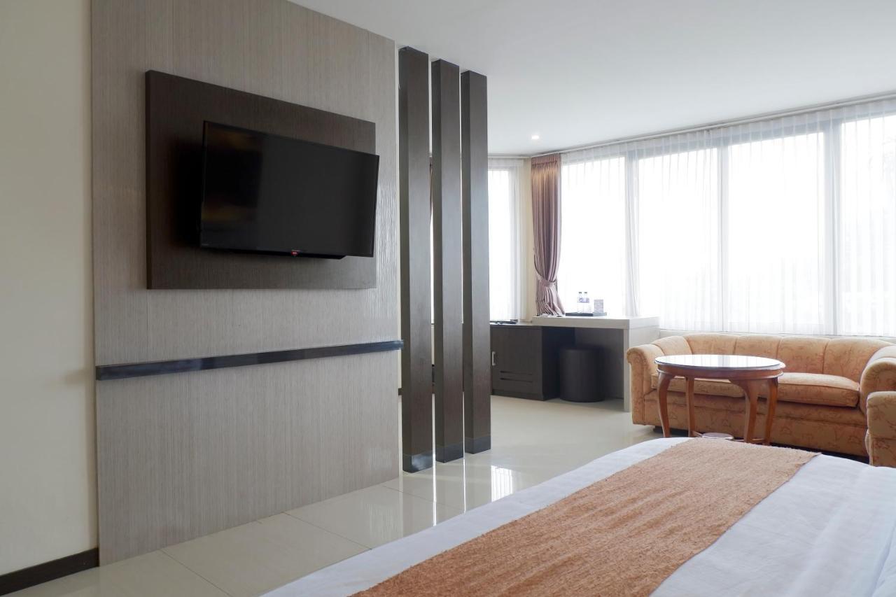 Alexander Hotel Tegal Εξωτερικό φωτογραφία