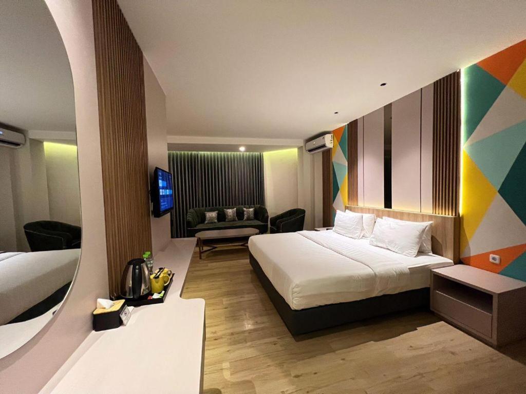 Alexander Hotel Tegal Εξωτερικό φωτογραφία
