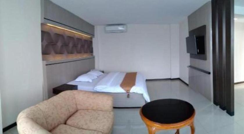 Alexander Hotel Tegal Εξωτερικό φωτογραφία