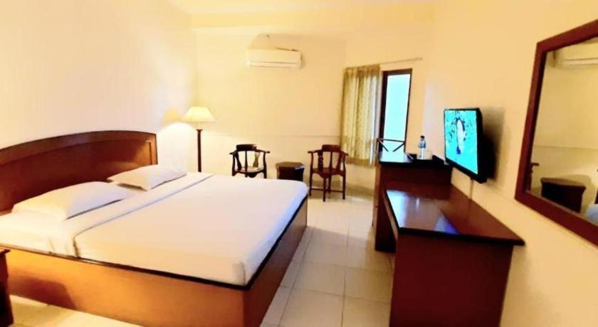 Alexander Hotel Tegal Εξωτερικό φωτογραφία