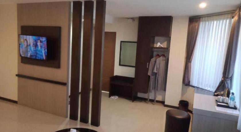 Alexander Hotel Tegal Εξωτερικό φωτογραφία