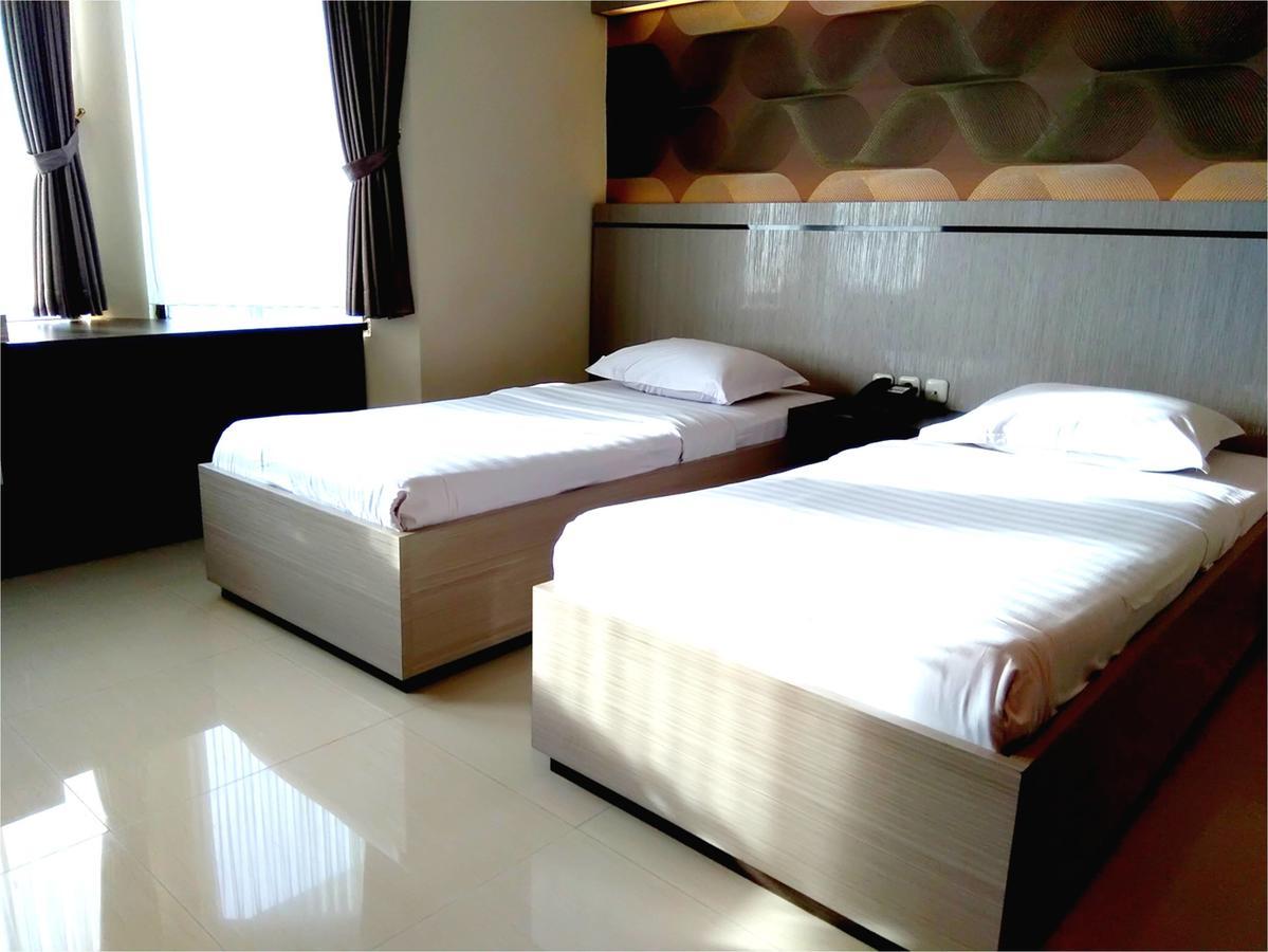 Alexander Hotel Tegal Εξωτερικό φωτογραφία